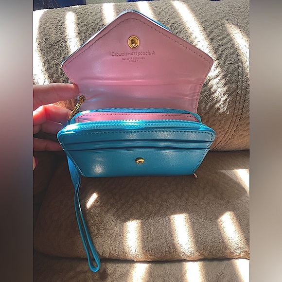 Wristlet Wallet Teal Blue with Cute Gold Crown - Picture 6 of 13